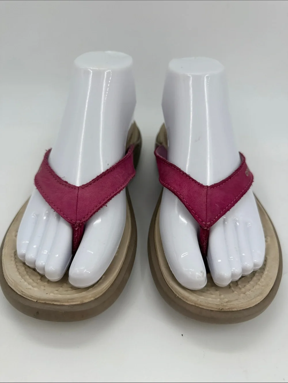 CROCS Capri IV Women's Size 7.0 Fuchsia Suede Cream Footbed